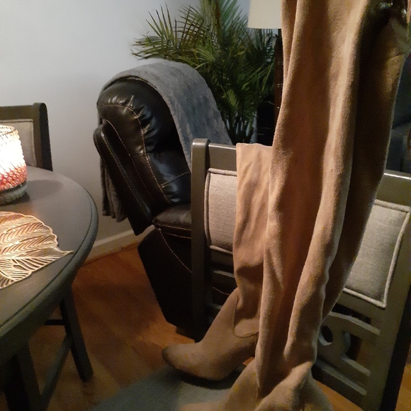 Knee high boots - Picture 2 of 4